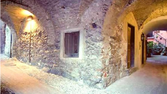 Toirano, visita il magnifico borgo ligure