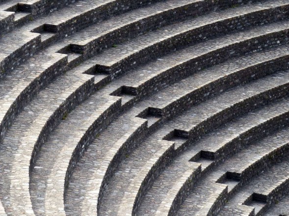 Anfiteatro Berico, il falso sito archeologico di Vicenza: turisti pagavano fino a 40 euro per vedere pietre moderne
