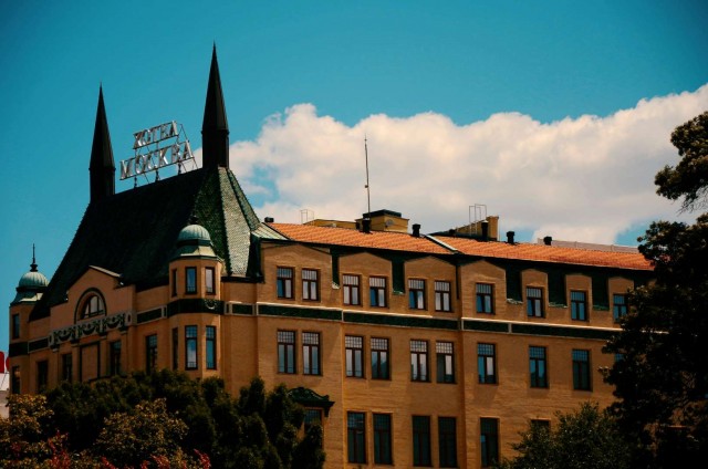 Mura e gestione di un hotel: la scelta che determina il vero valore dell’asset